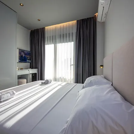 View Hotel *